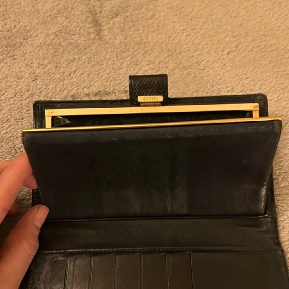 Chanel Long Kisslock Wallet - Picture 4 of 8